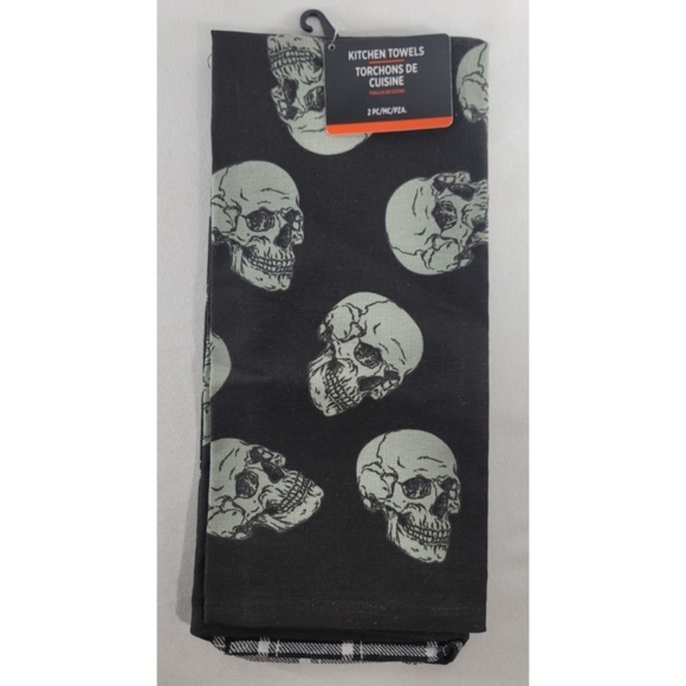 Kitchen Towels Skull & Plaid‎ Lot Of 2 Halloween Dish Towels